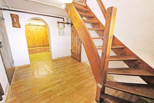 Flur- / Treppenbereich im Keller - 