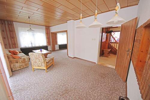 großes Wohnzimmer im EG - 