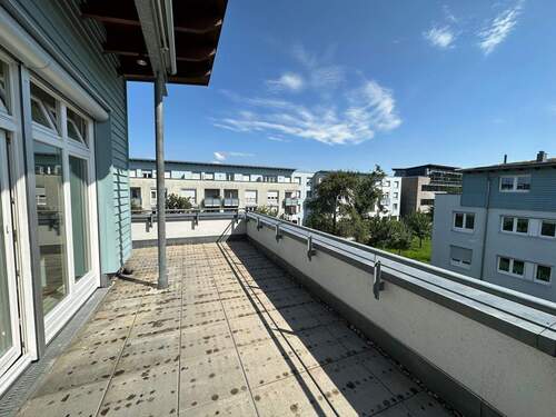 Dachterrasse Teilansicht - 3 Zimmer Etagenwohnung zur Miete in Leinfelden-Echterdingen