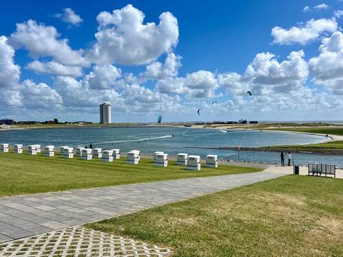 Die Familienlagune nur 200 m entfernt und in 3 Gehminuten zu erreichen - 