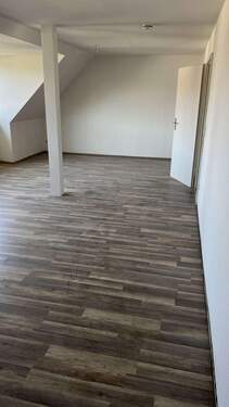WOHNEN1 unrenoviert - 3 Zimmer Etagenwohnung zur Miete in BORNA-Neukirchen