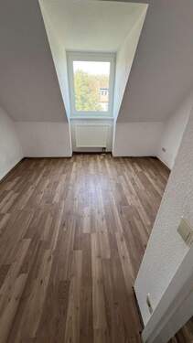 Kinderzimmer - Büro unrenovier - Etagenwohnung mit 72,00 m&sup2; in BORNA-Neukirchen zur Miete