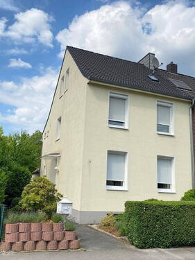 Frontansicht - Gepflegte Doppelhaushälfte Nord Südlage im Herzen von MG-Lürrip