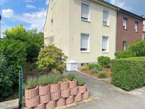 Straßenansicht - 7 Zimmer Doppelhaushälfte zum Kaufen in Mönchengladbach