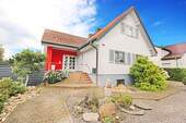 Hausansicht / Hauseingang - Hochwertig ausgestattetes Einfamilienhaus mit idyllisch angelegtem Grundstück in Dessau-Alten