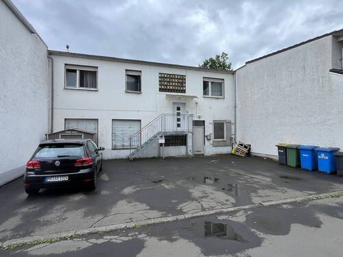 Rückfront, 3 Parkplätze - 