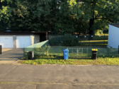 Vorplatz + extra Grundstück - 
