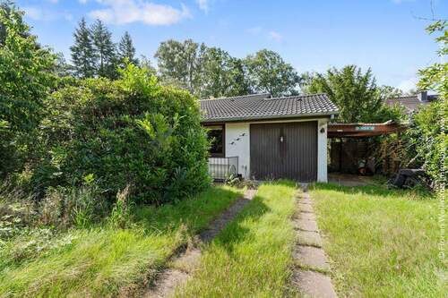 Grundstück mit Altbestand. - 