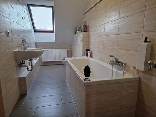 Bahnhofstr.50 DG rechts Bad - 2 Zimmer Etagenwohnung zur Miete in Döbeln