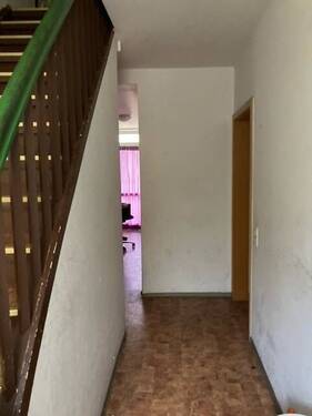 Flur EG mit Zugang zum Garten - 