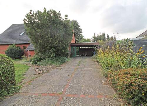 Auffahrt und Carport - Einfamilienhaus mit 170,00 m² in Wahlstedt zum Kaufen