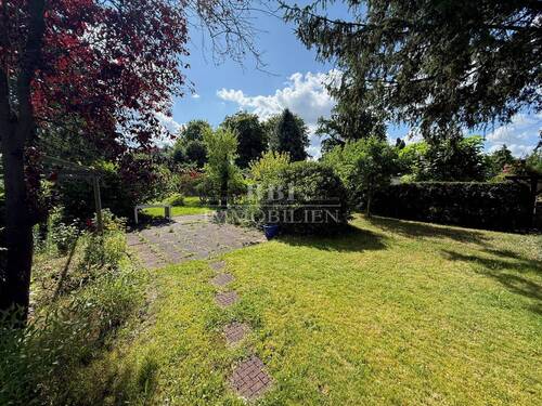 Sonniges Grundstück - 6 Zimmer Einfamilienhaus in Norderstedt