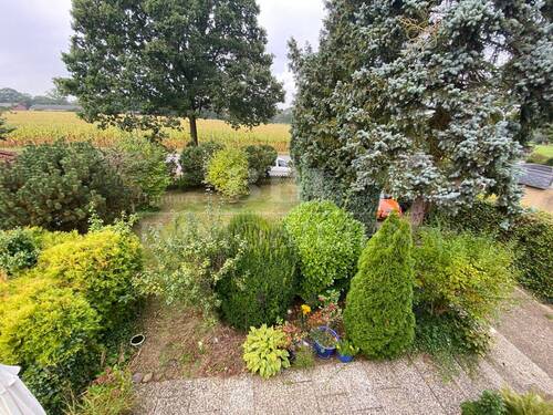 Vorgarten - Einfamilienhaus mit 177,00 m&sup2; in Norderstedt zum Kaufen