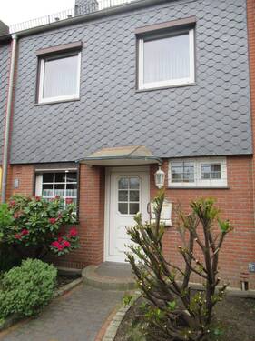 Hausansicht - Kattenesch …schmuckes RH mit Garage und idyllischen Garten... begehrte Wohnlage „Links der Weser„
