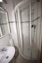 Bad mit Duschkabine im Soutarrain - 