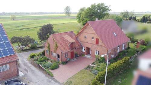 Drohnenansicht - 8 Zimmer Bauernhaus, Landhaus zum Kaufen in Petershagen