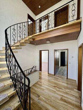 Treppenhaus - Einfamilienhaus mit 125,00 m&sup2; in Kaiserslautern zum Kaufen