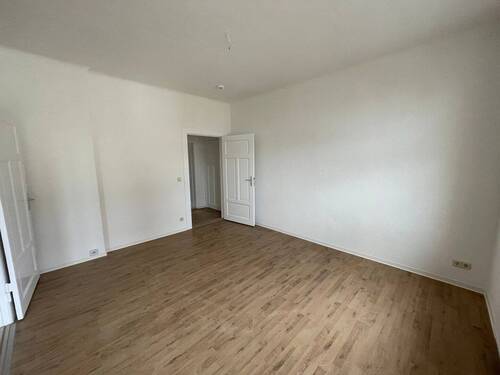 Wohnzimmer - 3 Zimmer Etagenwohnung zur Miete in Magdeburg