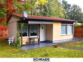 Die Terrasse schön überdacht und mit Markise - Am Wochenende raus aus Berlin und ab ans Wasser...