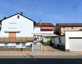 Strassenansicht - 6 Zimmer Mehrfamilienhaus, Wohnhaus in Poppenhausen