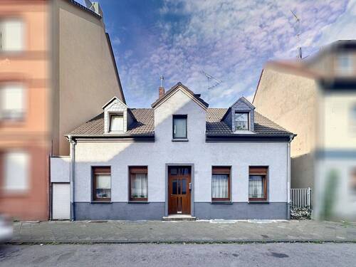 Hausanischt - Großzügiges Einfamilienhaus mit 8 Zimmern, Garten und historischem Charme