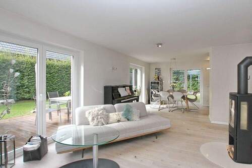 Wohnzimmer - 5 Zimmer Einfamilienhaus in Hamburg-Duvenstedt