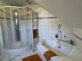 mit Wanne und Dusche - 