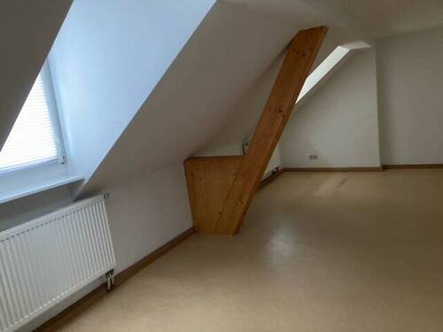 Zimmer im Dachgeschoss - 