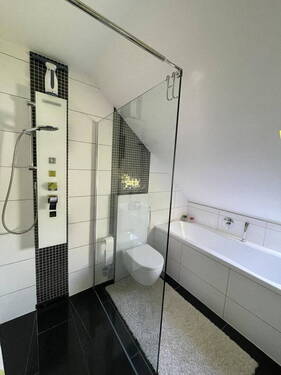 separate Dusche und Wanne - 