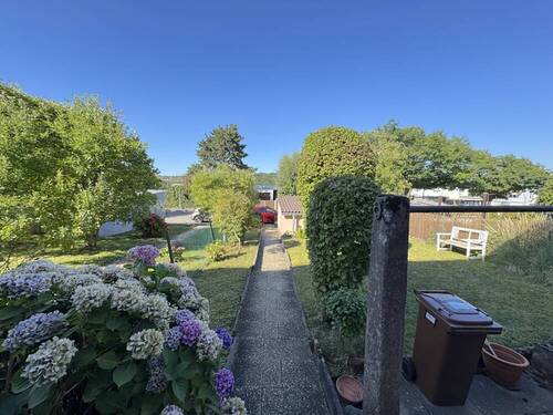 Vorgarten - Reihenmittelhaus mit 135,00 m² in Stuttgart / Degerloch zum Kaufen
