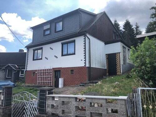 Haus Frontansicht - Traumhafter Ausblick - 79.000,00 EUR Kaufpreis, ca.  110,00 m² Wohnfläche