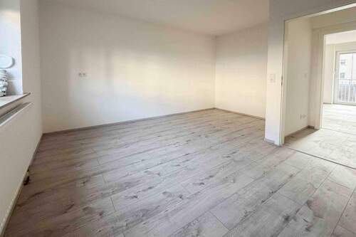 Titelbild - *** Ruhige Lage. Großer Balkon. Wohnküche. Hochwertig renoviert in Nürnberg-Werderau ***