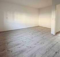 *** Ruhige Lage. Großer Balkon. Wohnküche. Hochwertig renoviert in Nürnberg-Werderau ***