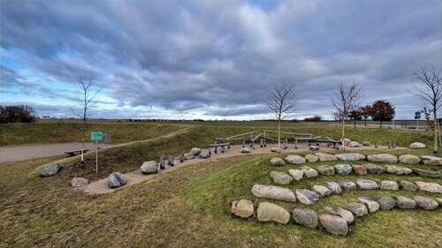 Spielplatz in der Nachbarschaft (50 Meter9 - 