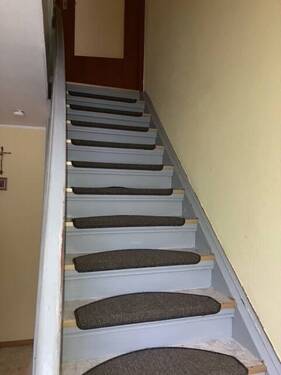 Treppenaufgang ins OG - Reihenmittelhaus mit 143,00 m&sup2; in Lahr zum Kaufen