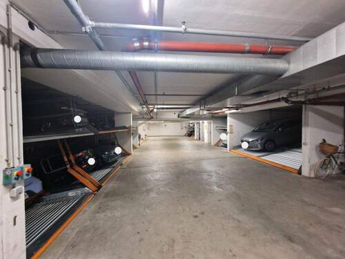 geräumige Tiefgarage - 