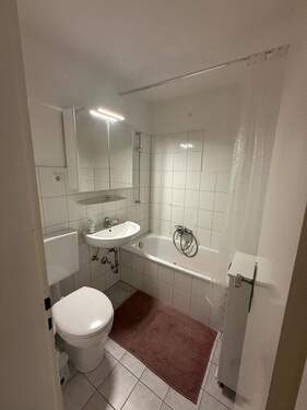 Badezimmer.jpeg - Etagenwohnung mit 55,30 m&sup2; in Krefeld zur Miete