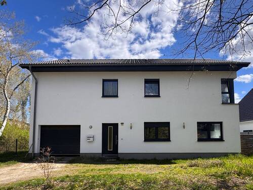 Hausansicht vorne - 6 Zimmer Einfamilienhaus zum Kaufen in Wustermark