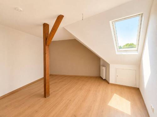 Schlafzimmer (Referenz mit Boden) - 4 Zimmer Etagenwohnung zur Miete in Chemnitz