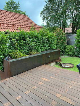 Wasserfall an der Terrasse - 