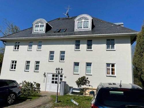Hausansicht - +++HELLE WOHNUNG MIT FUßBODENHEIZUNG, BALKON UND PKW-SP IN IDYLLISCHER LAGE+++