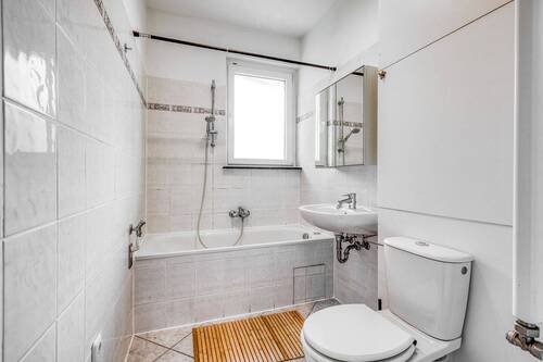 Wannenbad mit Fenster - 