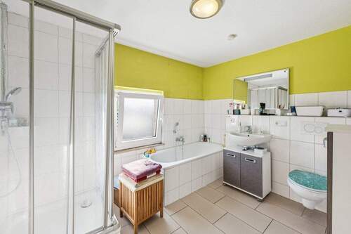 Badezimmer 1. OG - Doppelhaushälfte mit 109,00 m&sup2; in Korschenbroich zum Kaufen