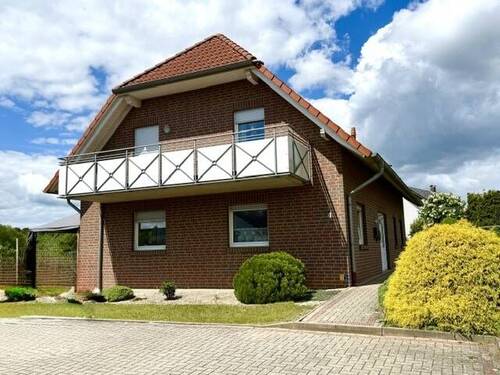 Frontansicht - 6 Zimmer Mehrfamilienhaus, Wohnhaus zum Kaufen in Kirchlengern