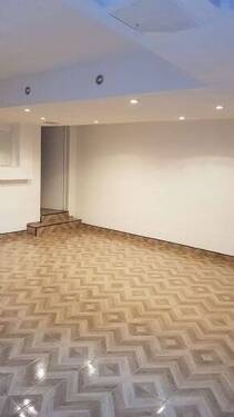 Moderne Fliesen - Halle zum Kaufen in Köln