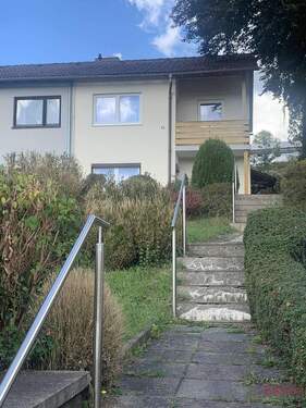 Süd-Ansicht - Kleine DHH in Südhanglage in Regen