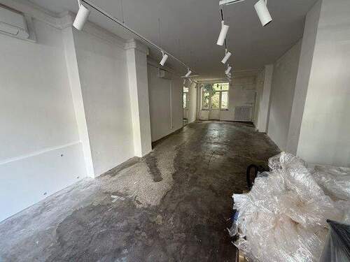 Blick in den Laden - Gewerbeobjekt (Büro, Produktion, Verkauf) in Düsseldorf