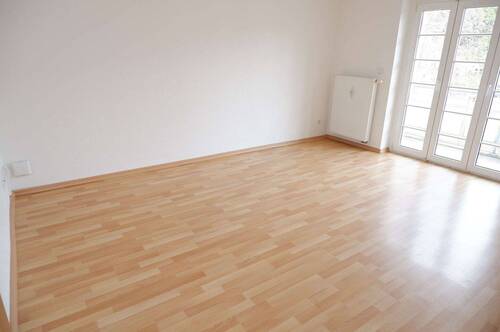Wohnzimmer - 3 Zimmer Etagenwohnung zur Miete in Chemnitz