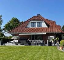 Doppelhaus im Versatz Walmdachhaus mit Weitblick - Rellingen