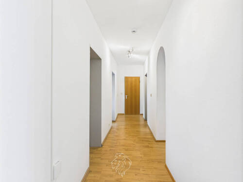 Flur - Etagenwohnung mit 89,00 m² in Gerbrunn zum Kaufen